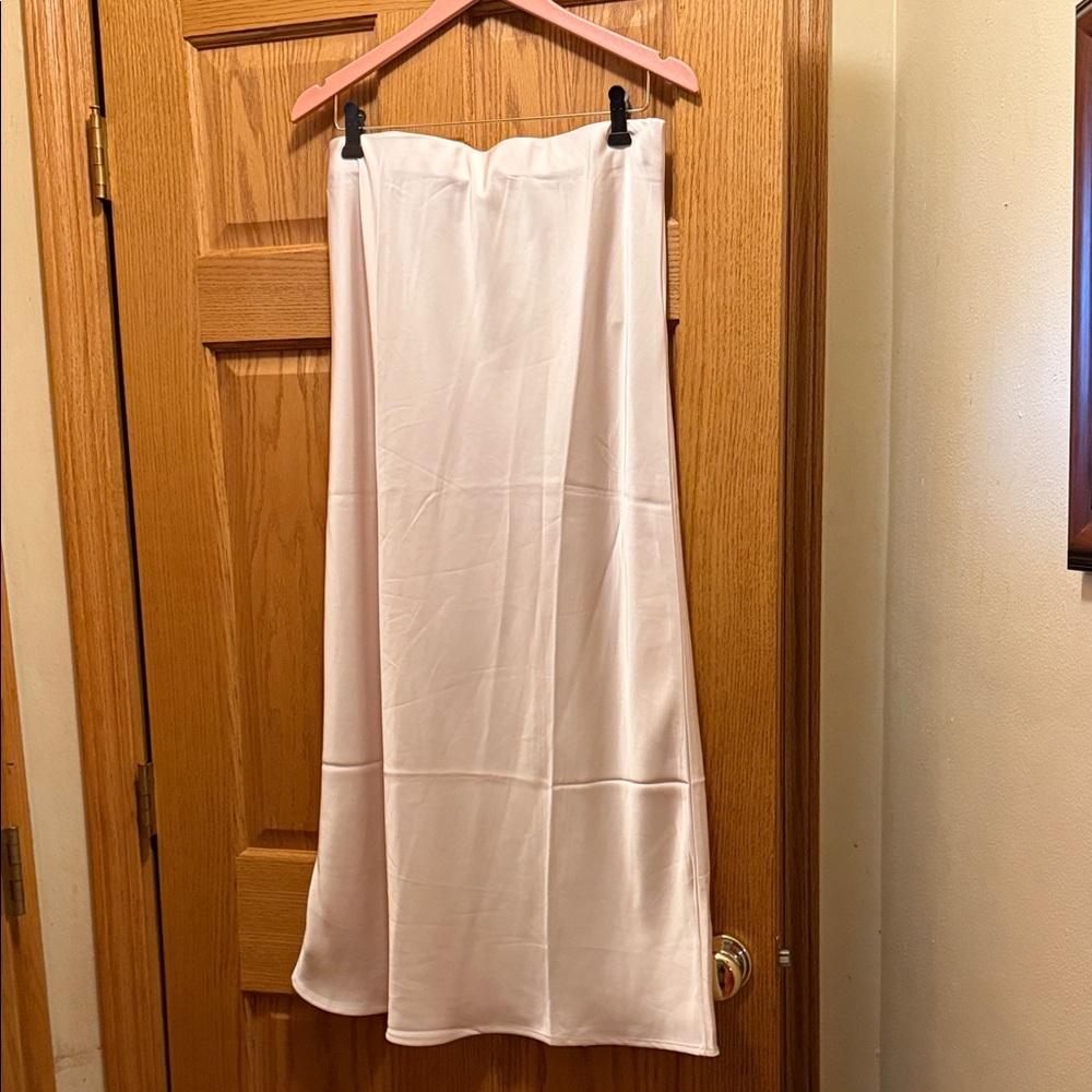 Elegant Cream Women's Skirt